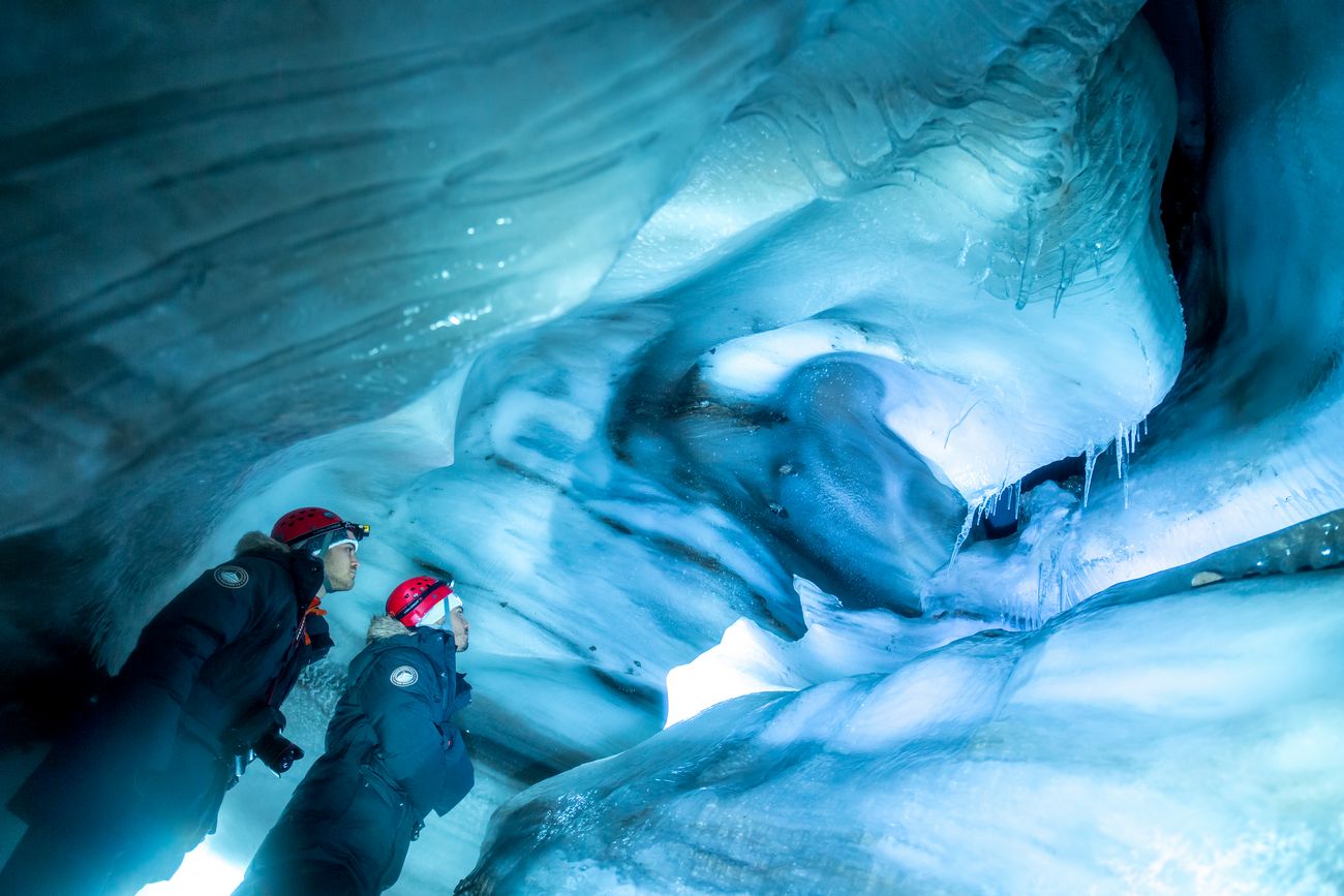 tn_winter_hike_ice-cave_svalbard_JC-Pieri_003