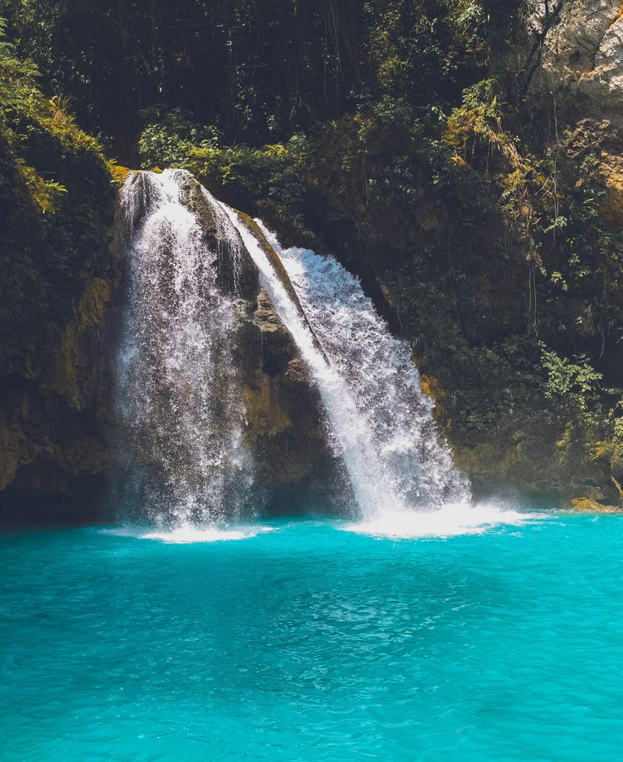 Kawasan Falls med det turkise bassin på Cebu