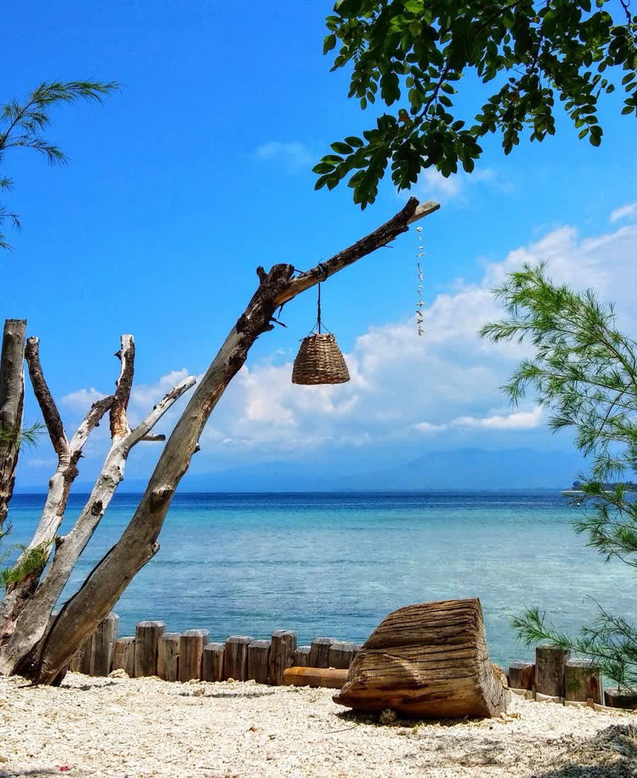 Turkist vand og hvid strand på Gili-øerne